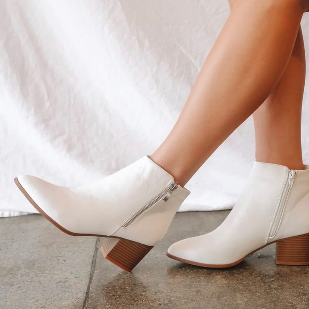 White pointed ankle boots with chunky heel